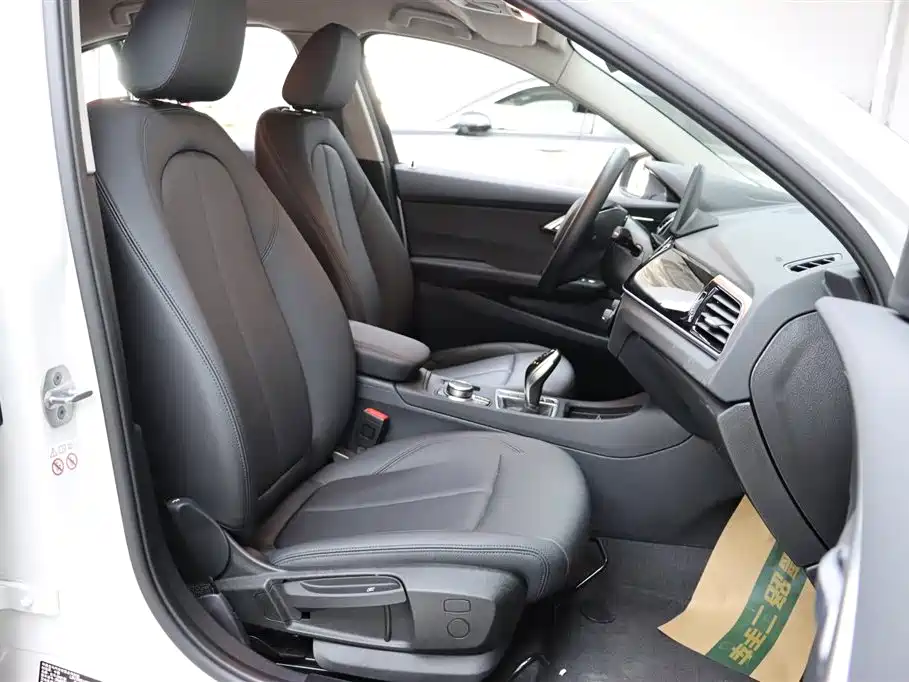 BMW 1 Series 2023 120i M Sport фото 18