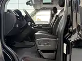 Photo 7 - Volkswagen Multivan