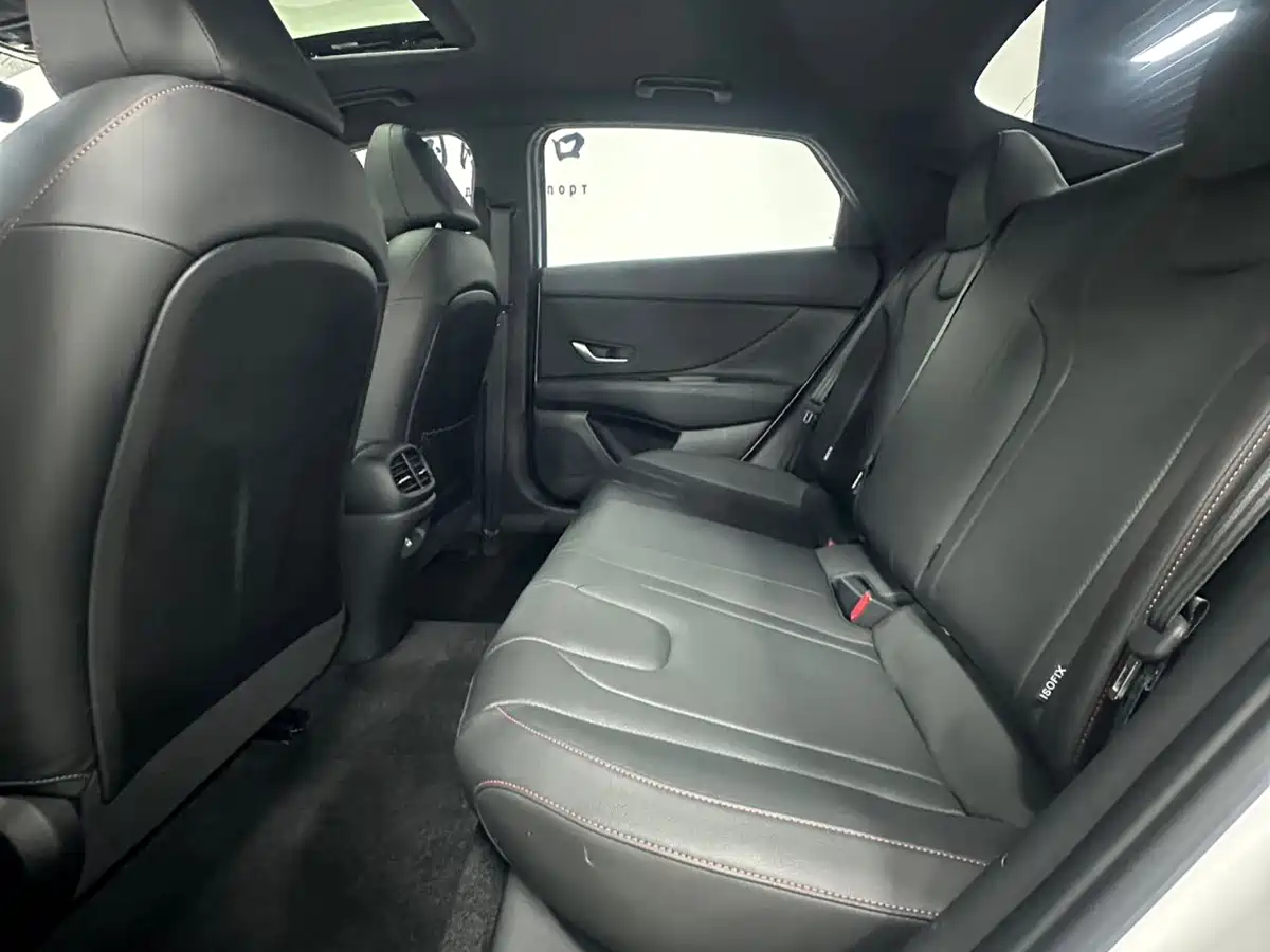 Hyundai Elantra 2022 1.5L CVT 20th Anniversary Edition фото 9