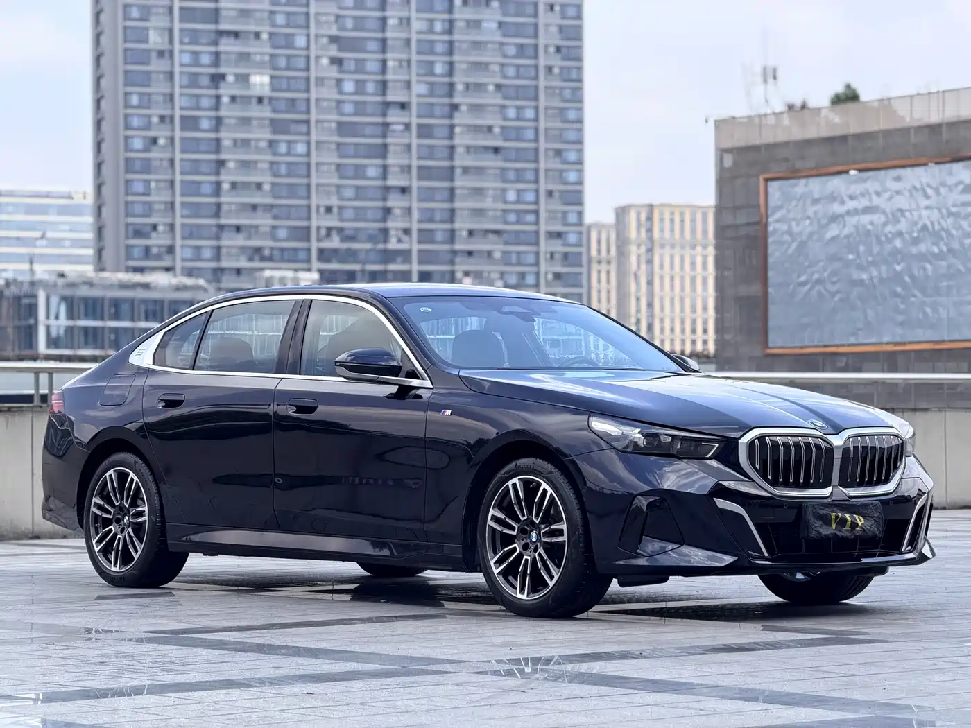 BMW 5 Series 2024 525Li M Sport Package фото 8