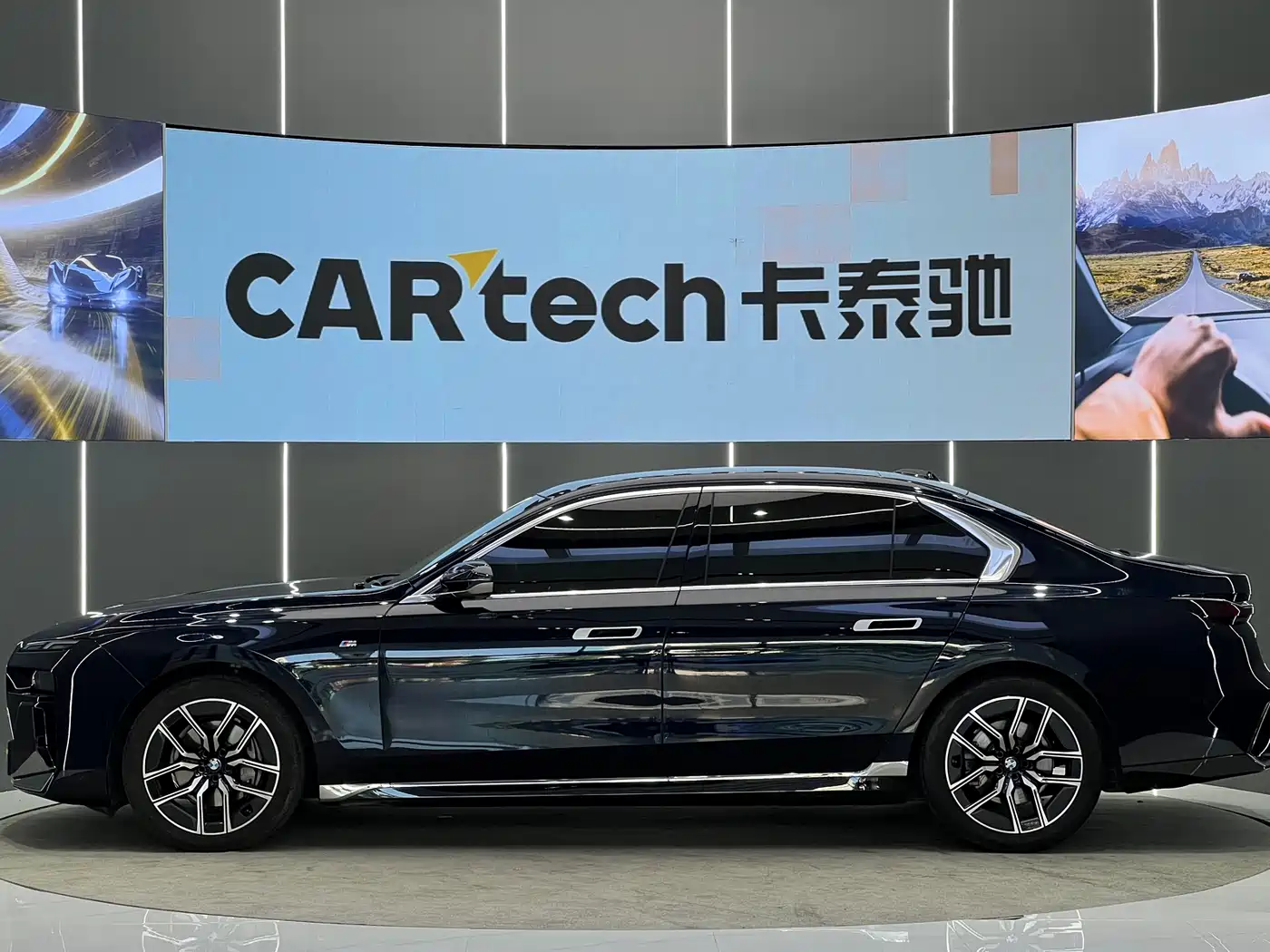 BMW 7 Series 2023 Model 735Li M Sport Package фото 23