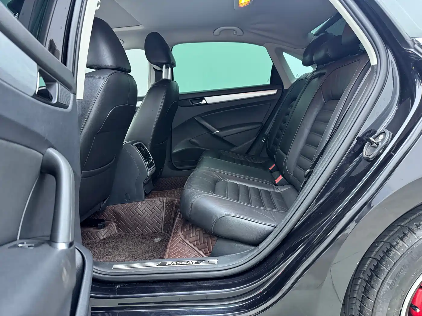 Volkswagen Passat 2015 1.8TSI DSG Prestige Edition фото 5
