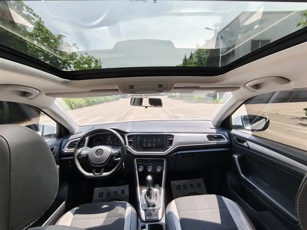 VOLKSWAGEN T-ROC EXPLORING SONGS