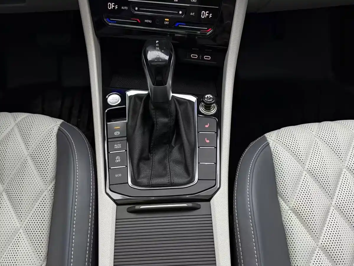 Volkswagen Sagitar 2023 Model Year 280TSI DSG Surpass Edition фото 12
