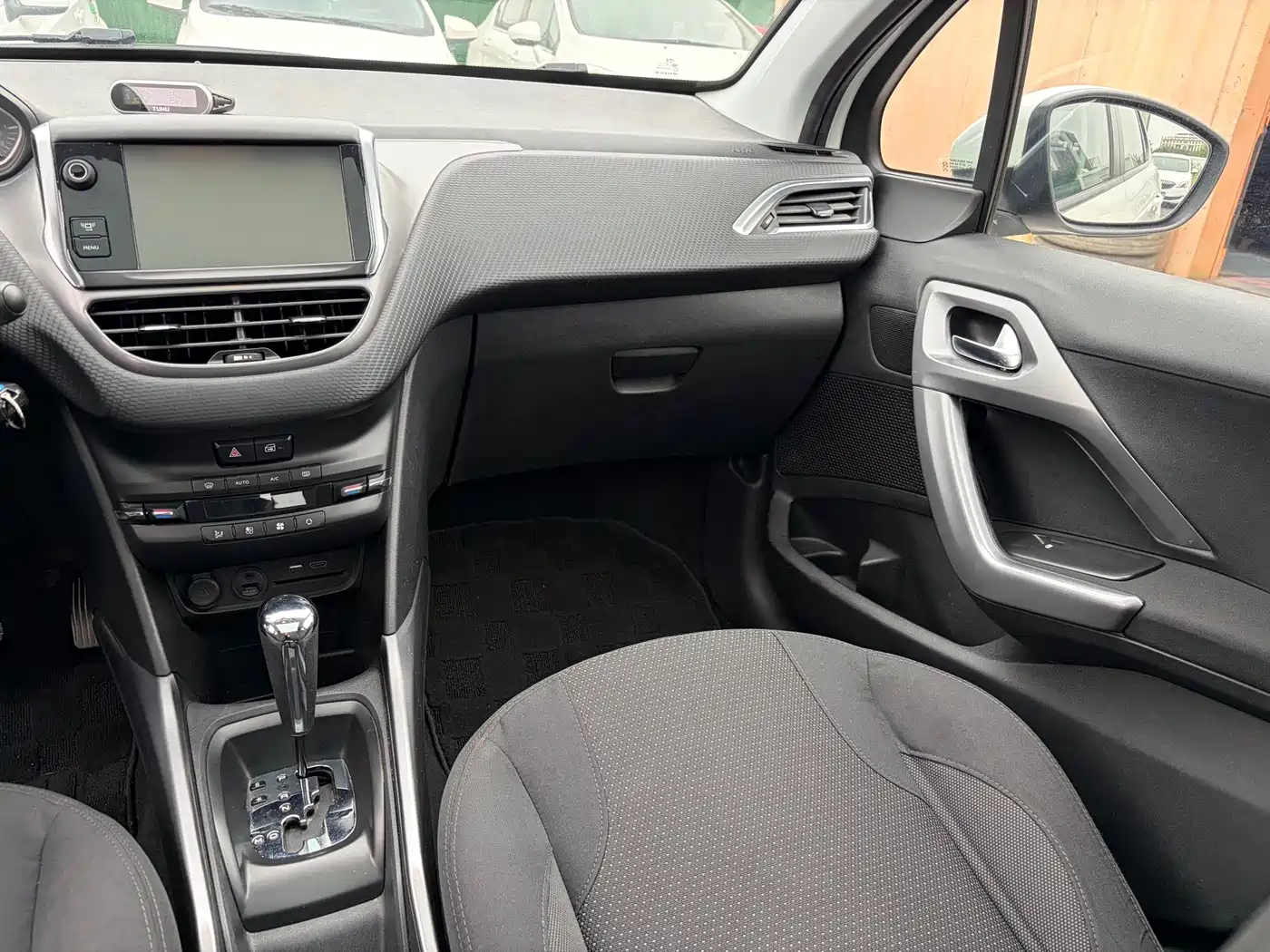 Peugeot 2008 2015 2014 1.6L Automatic Fashion Edition