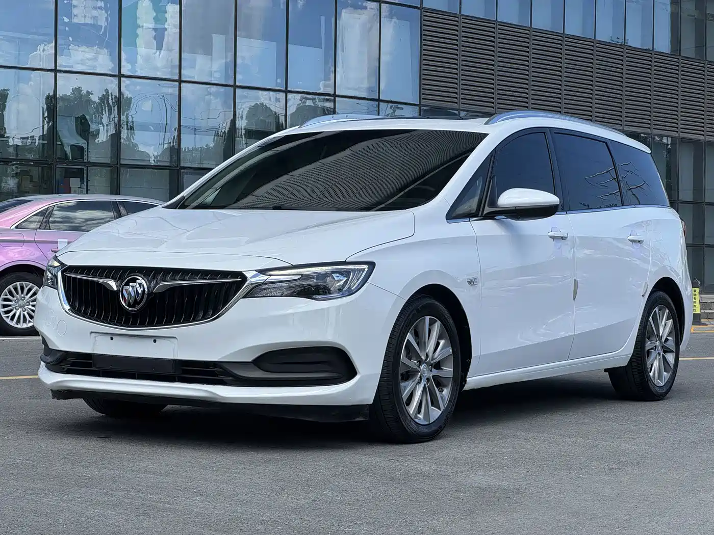 Фото 1 - Buick GL6