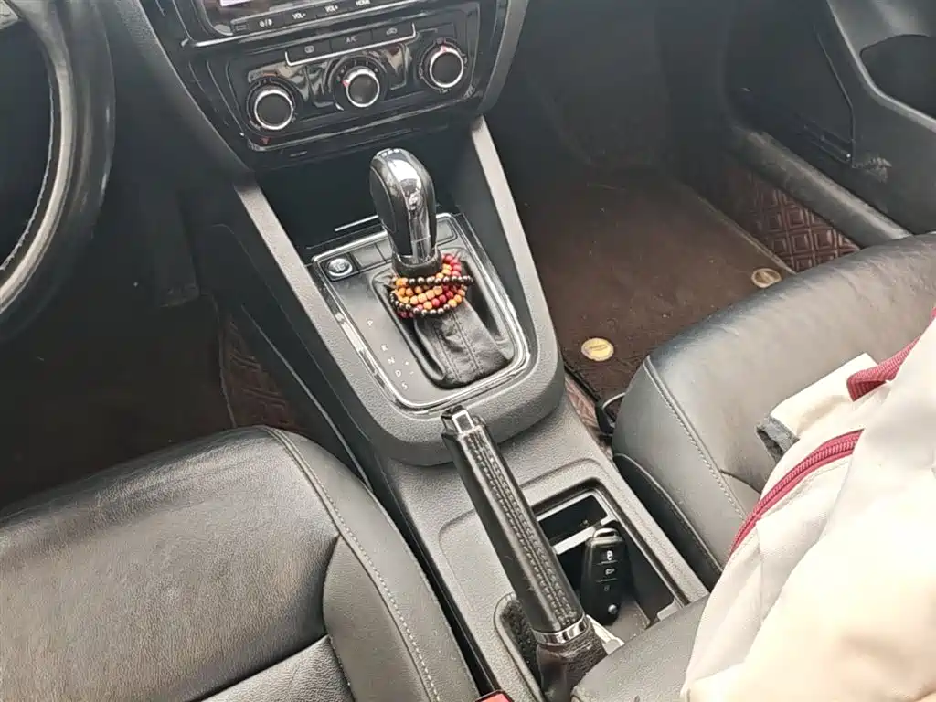 Volkswagen Sagitar 2015 230TSI Automatic Comfort фото 14