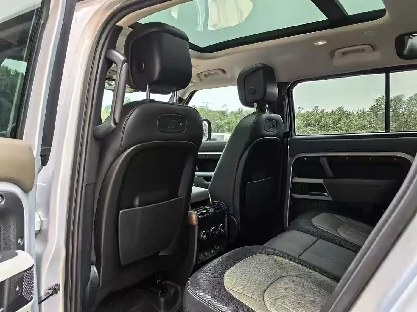 Land Rover Defender 2022 110 P400 X-DYNAMIC HSE фото 6