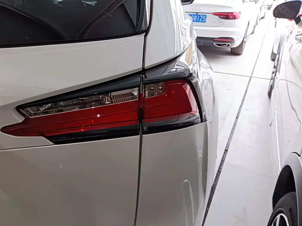 Lexus NX 2015 200t AWD F Sport фото 8
