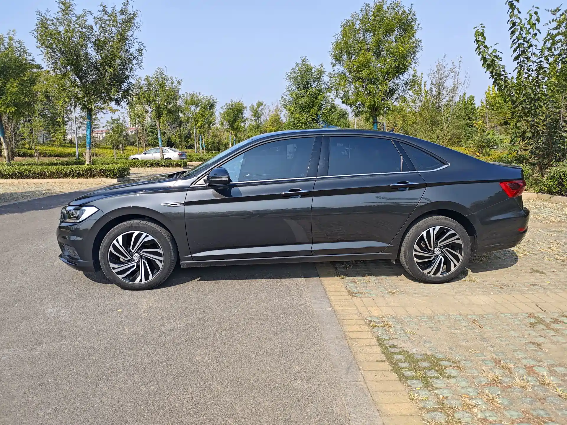 صورة 5 - Volkswagen Sagitar