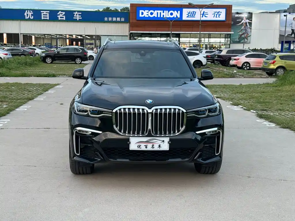 Photo 2 - BMW X7