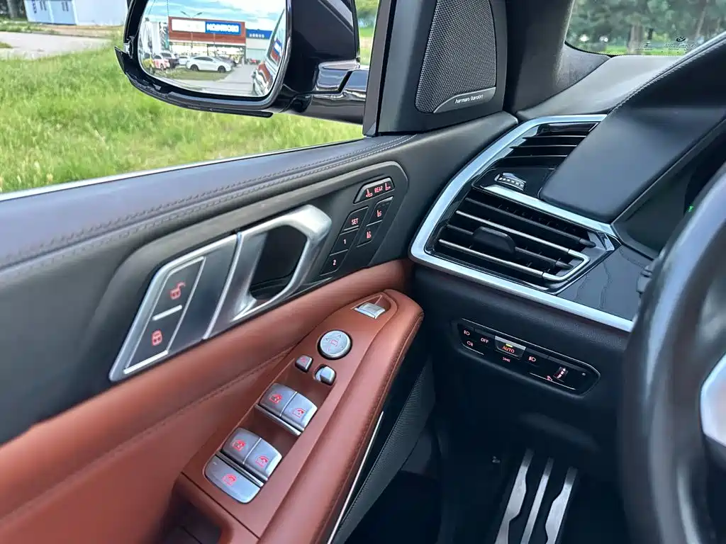 Photo 24 - BMW X7