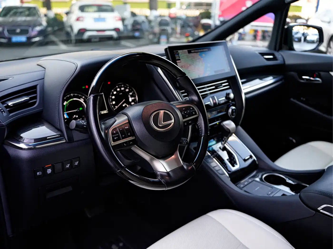 Lexus LM 2020 300h 4-Seat Imperial Edition фото 9