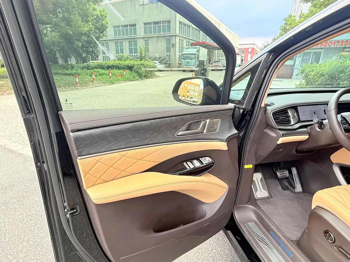 Denza D9 2025 2025 DM-i Smart Driving Edition 1020 AWD Flagship