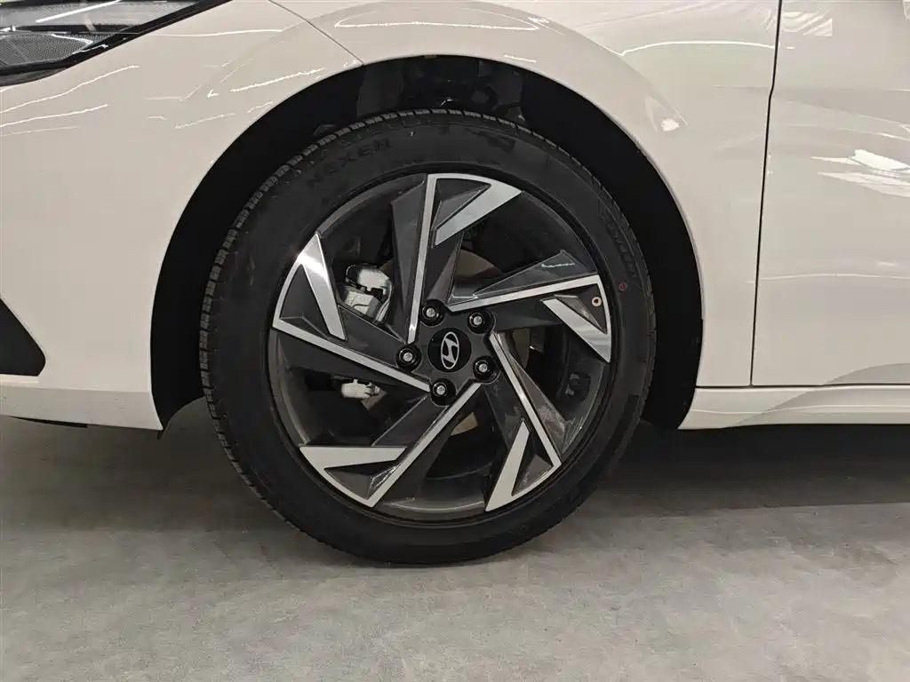 Hyundai Elantra 2023 1.5L CVT GLX Elite Edition фото 25