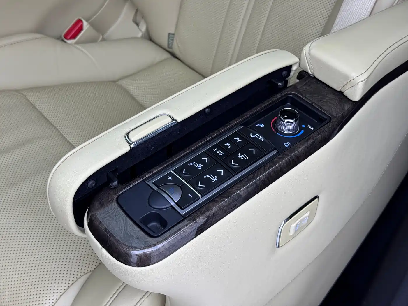 Toyota Alphard 2021 Hybrid 2.5L Premium фото 10