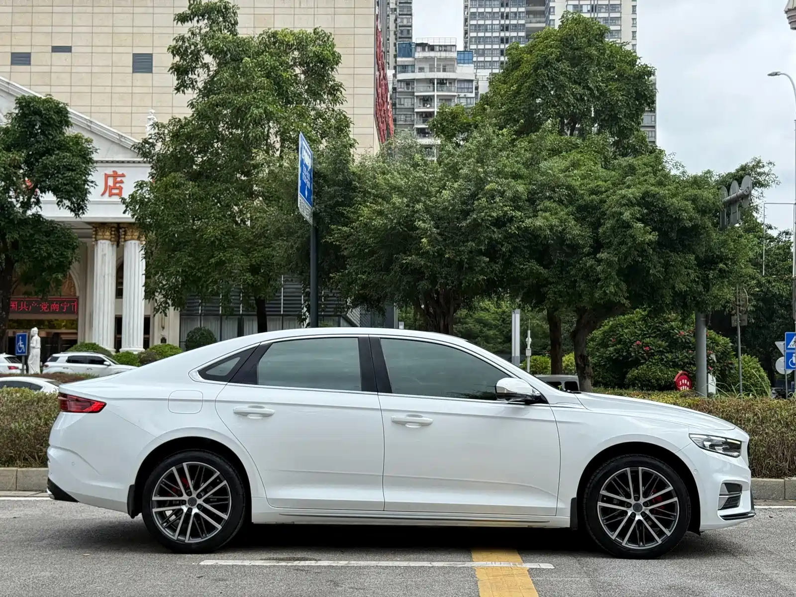 Фото 7 - Geely Preface