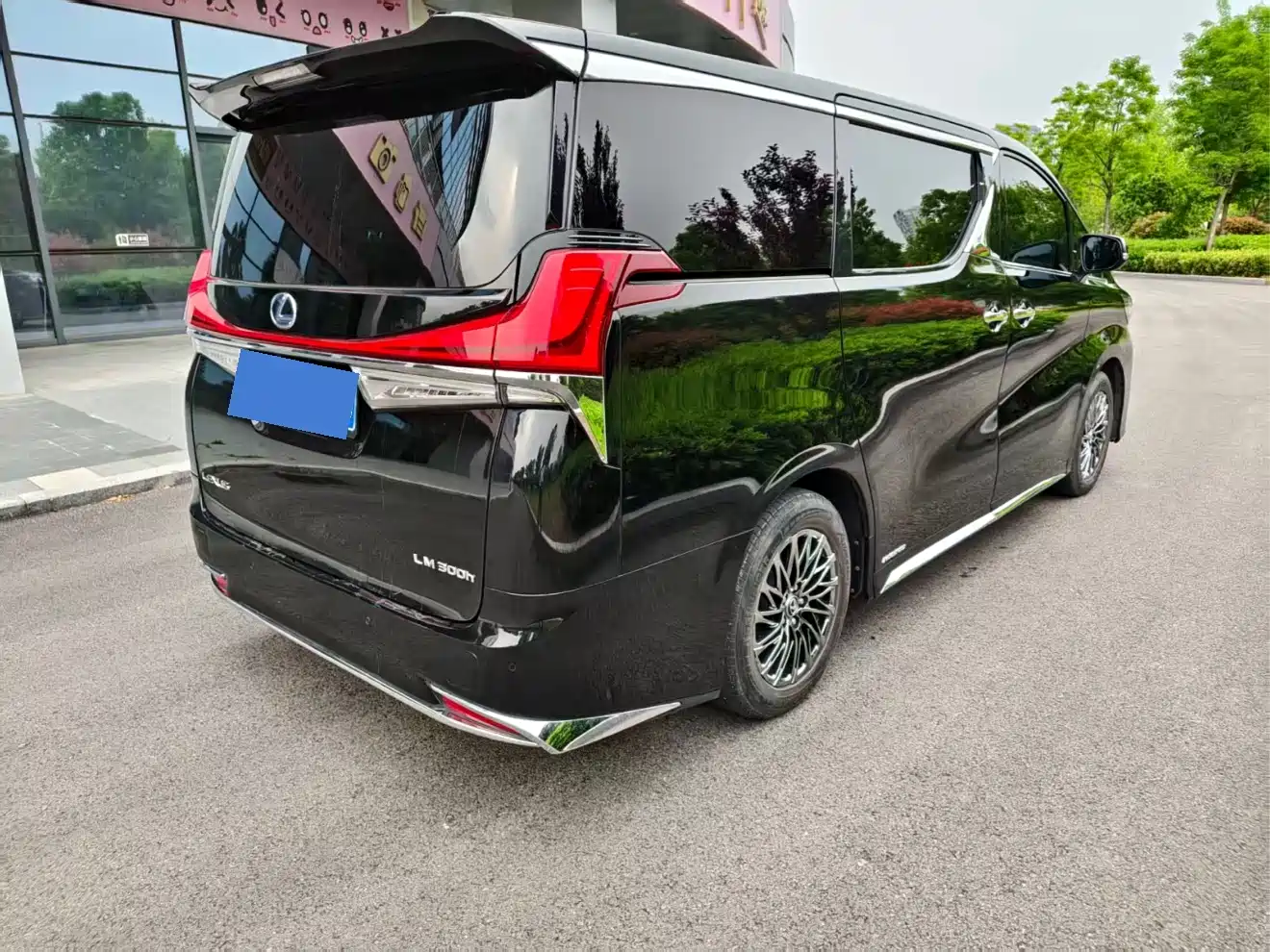 Toyota Vellfire 2019 Hybrid 2.5L HV Premium Edition фото 9
