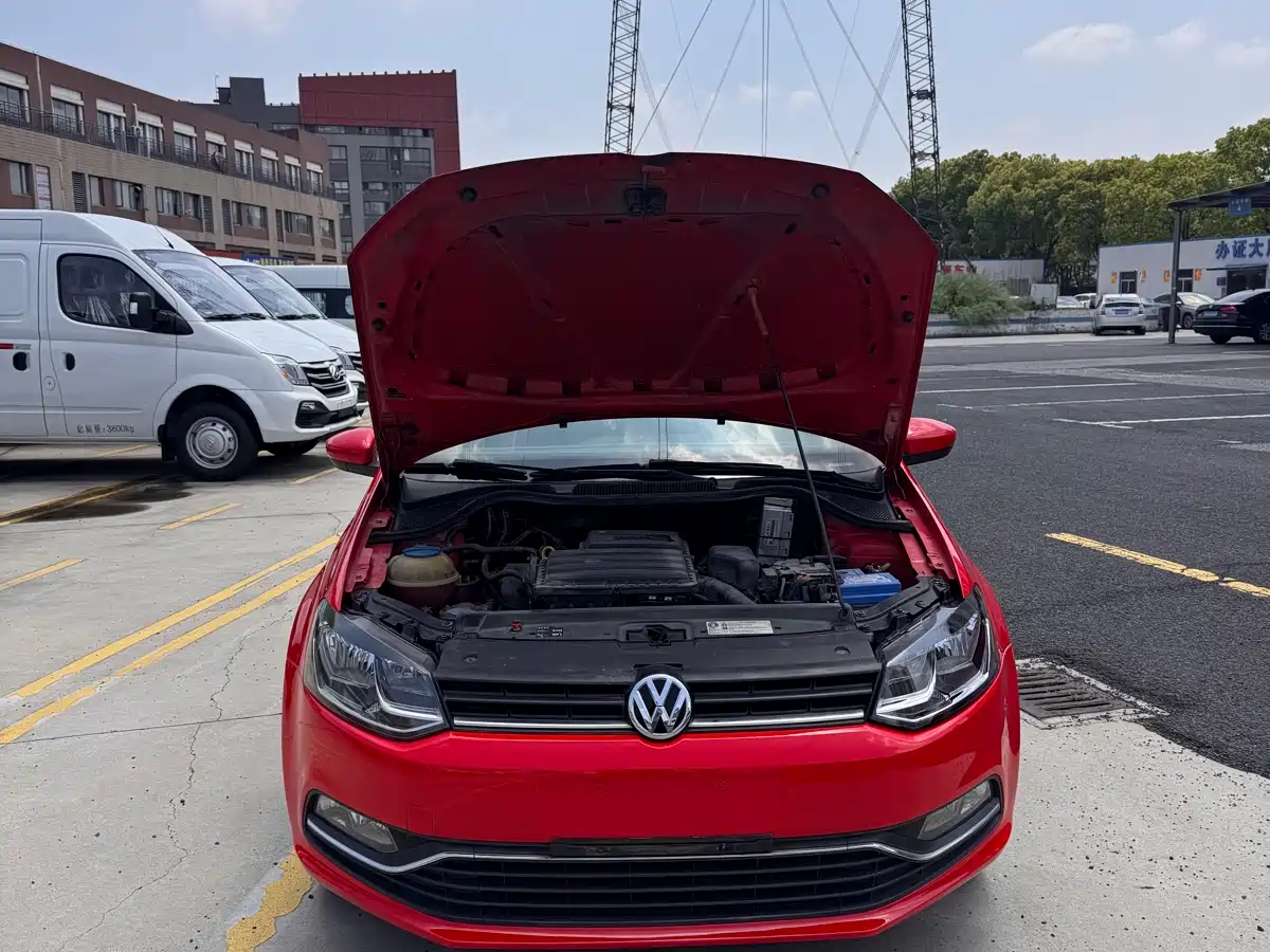 Volkswagen Polo 2014 1.6L Automatic Comfort Edition фото 16