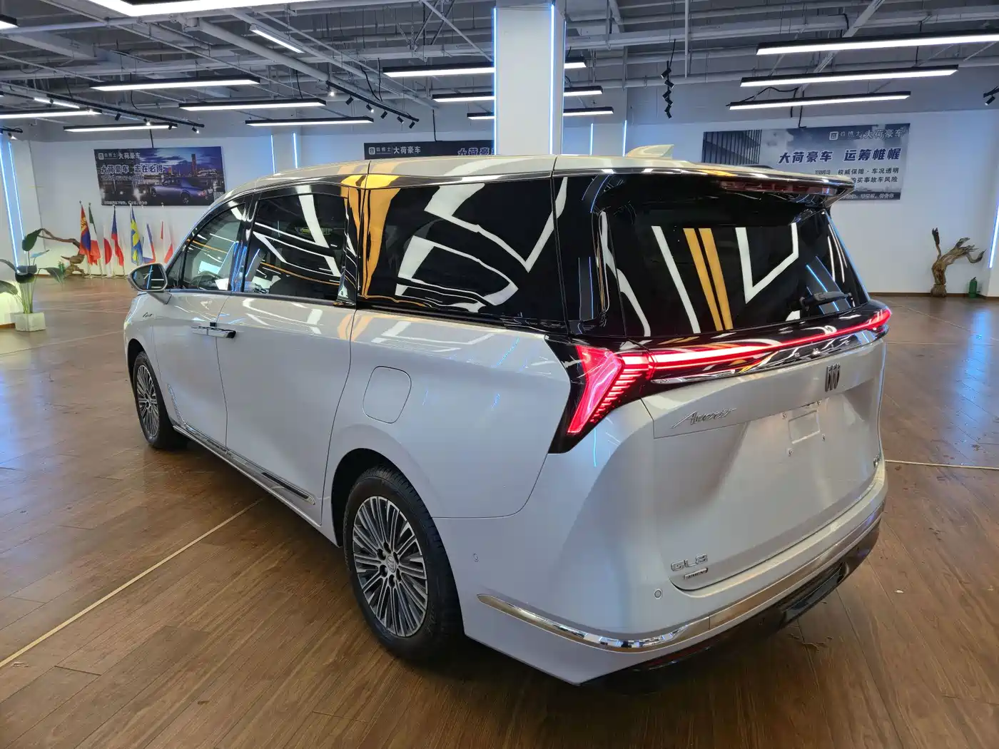 Buick GL8 New Energy 2024 2024 Landglory Luxury Edition 7-Seater
