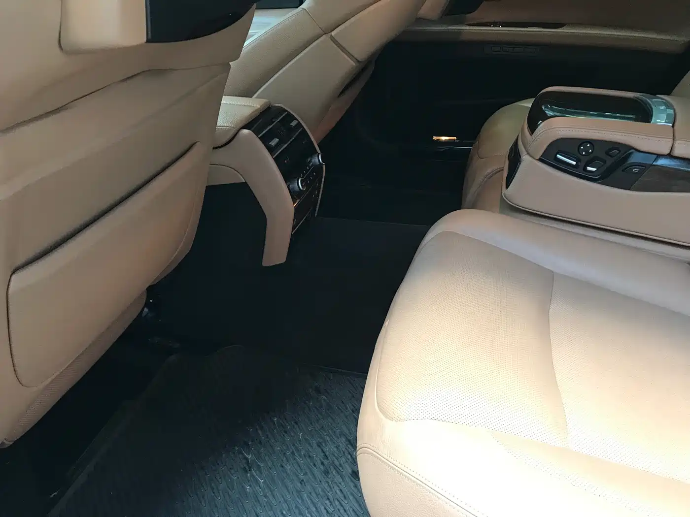 BMW 7 Series 2009 740Li Luxury фото 22