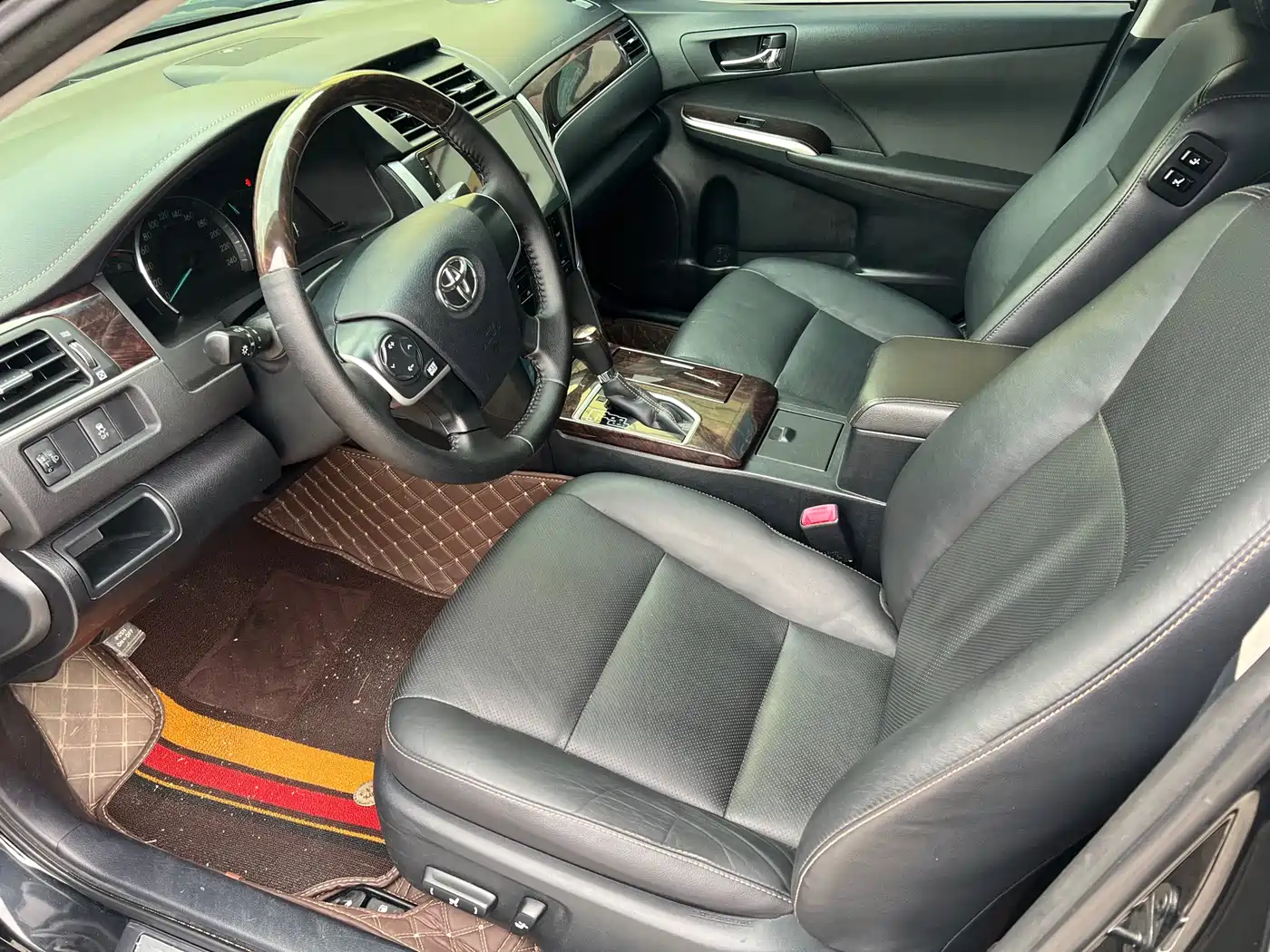 Toyota Camry 2016 2.0G 10th Anniversary Leading Edition фото 6
