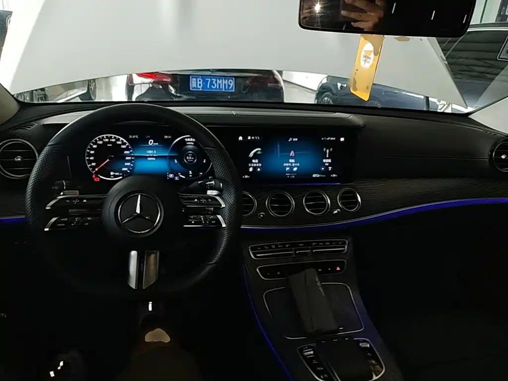 Photo 10 - Mercedes-Benz E-Class