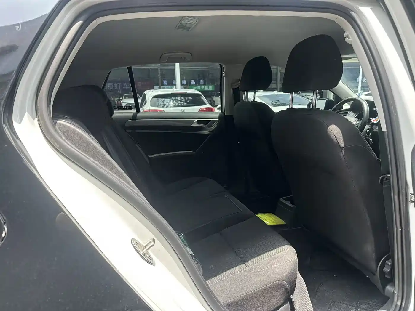 Photo 6 - Volkswagen Golf