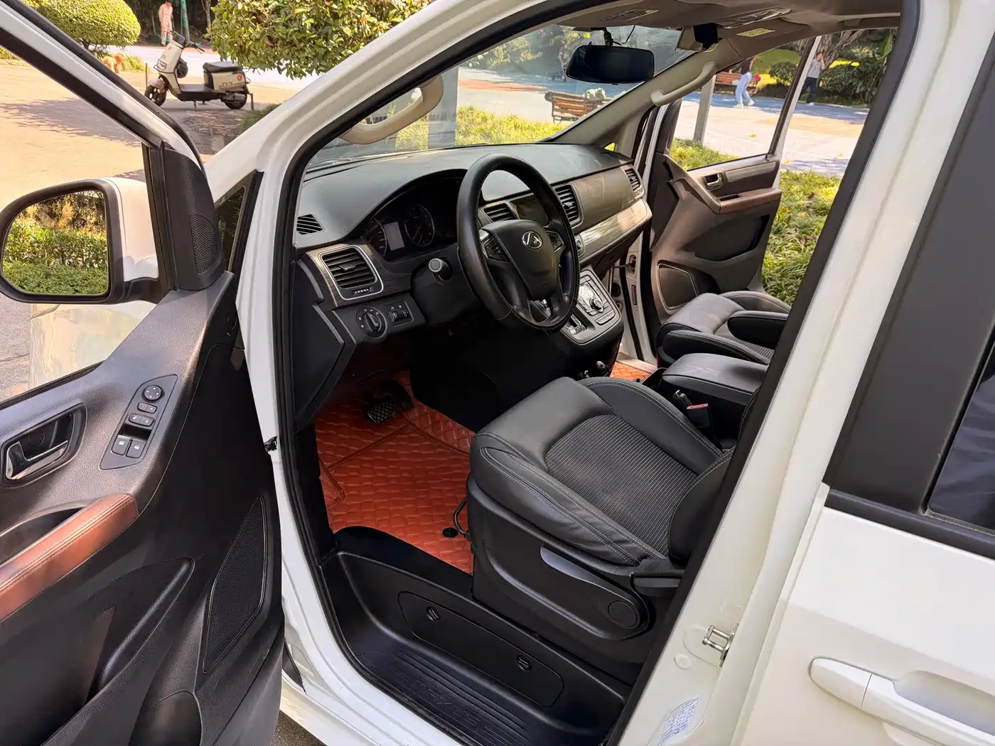 SAIC Maxus Maxus G10 2019 PLUS 2.0T Auto Elite China VI фото 12