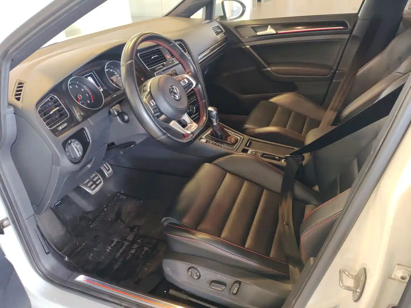 Volkswagen Golf GTI 2016 2.0TSI GTI фото 20