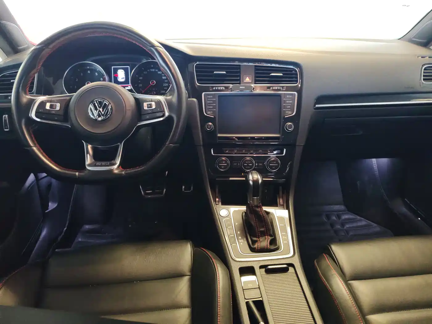 Volkswagen Golf GTI 2016 2.0TSI GTI фото 25