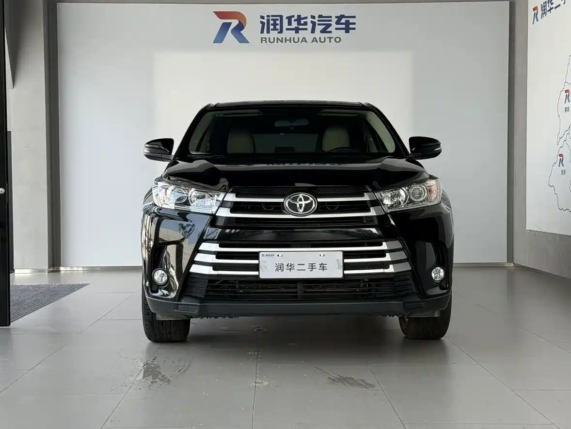 Photo 2 - Toyota Highlander