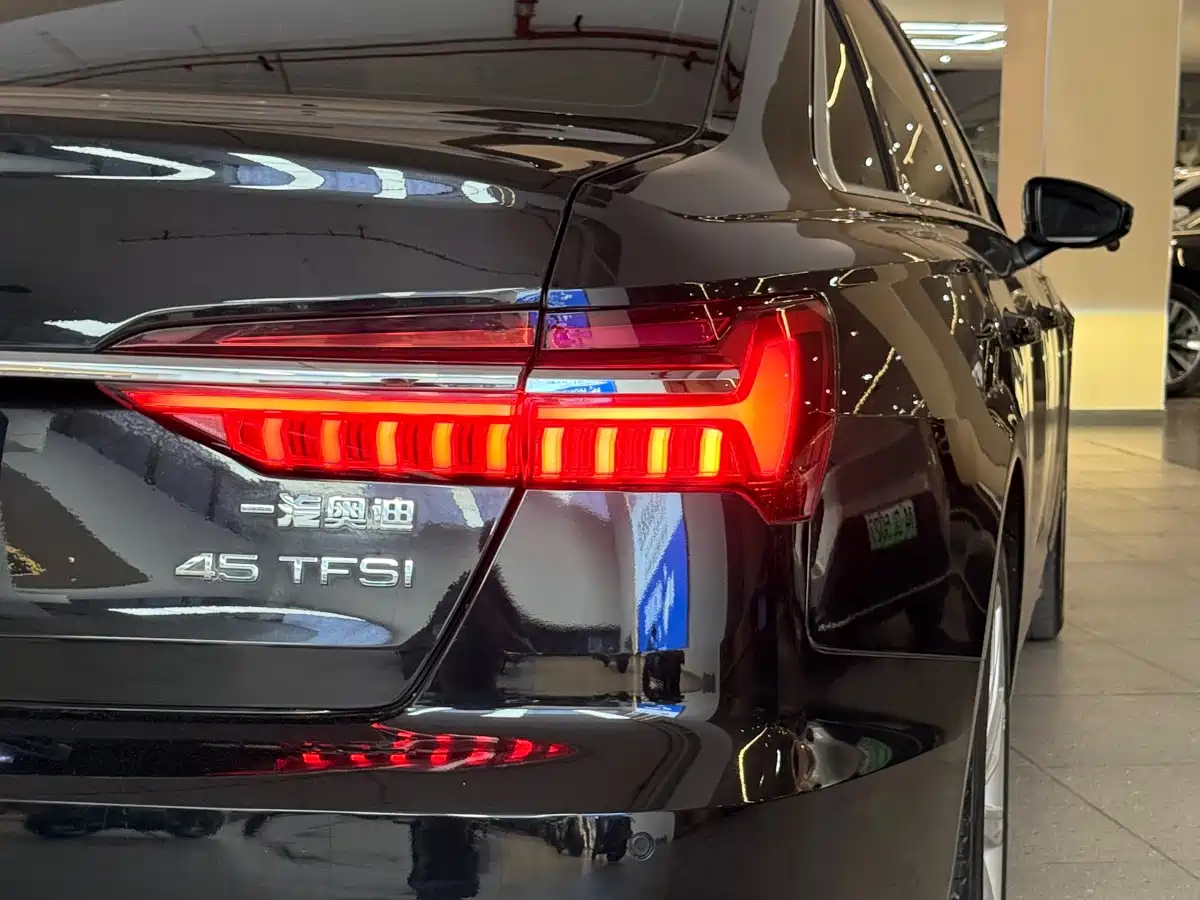 Photo 8 - Audi A6L