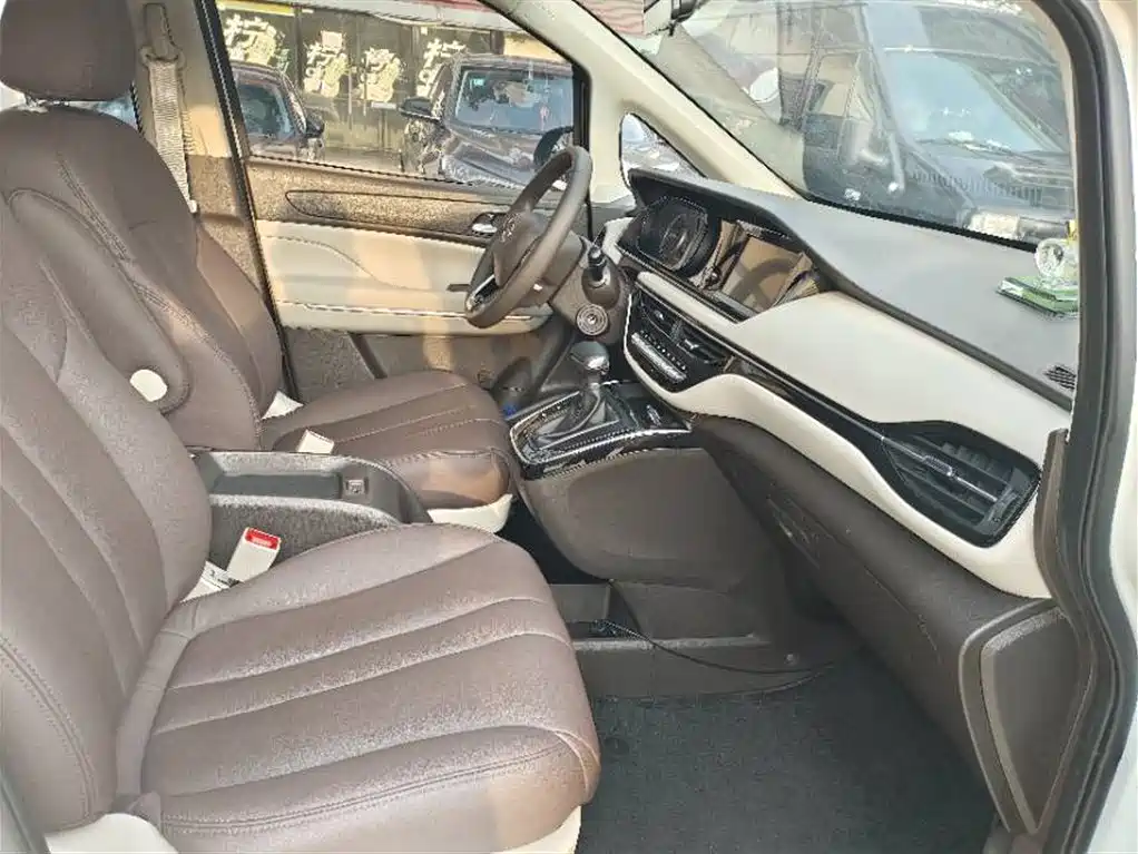 GAC Trumpchi Trumpchi M6 2019 270T Automatic Elite (7-seater) China V фото 6