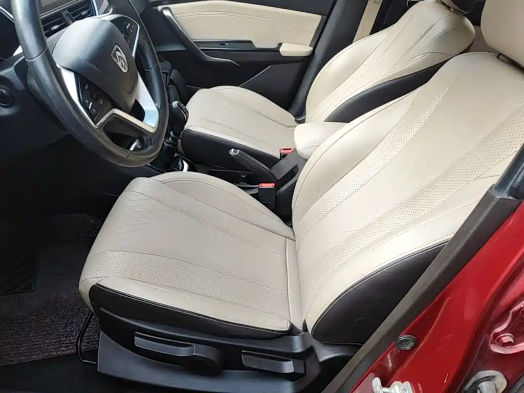 Baojun 310W 2018 2017 1.5L Manual Fashion Edition (China V)