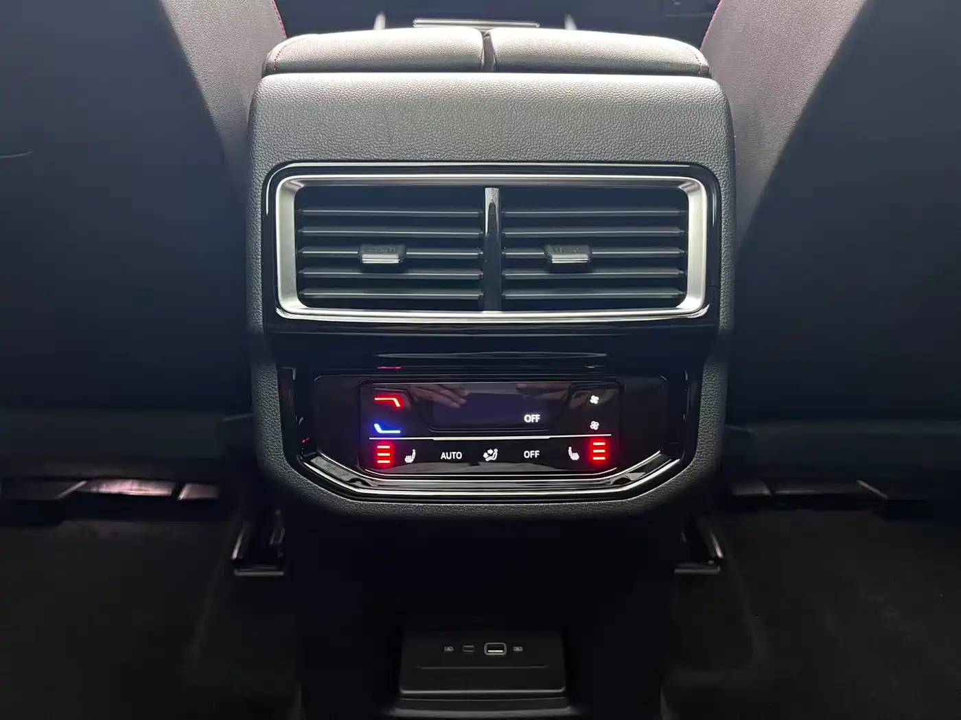 Volkswagen Teramont 2024 530 V6 4WD Dragon Auspicious Edition фото 18