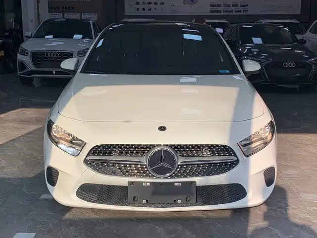 Mercedes-Benz A-Class 2022 A 180 L — фото 2