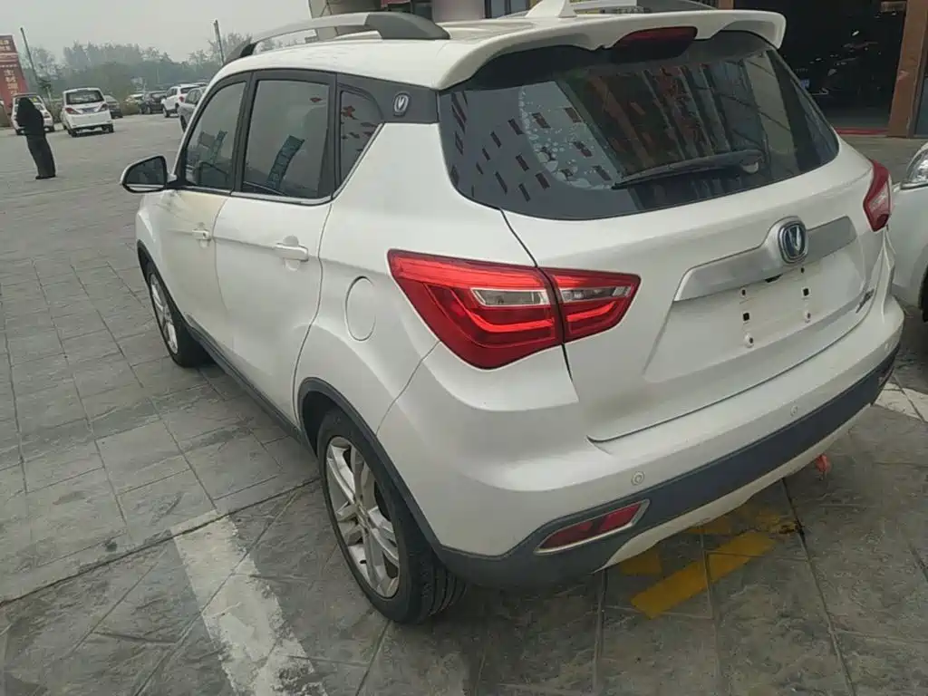 Photo 5 - Changan CS35