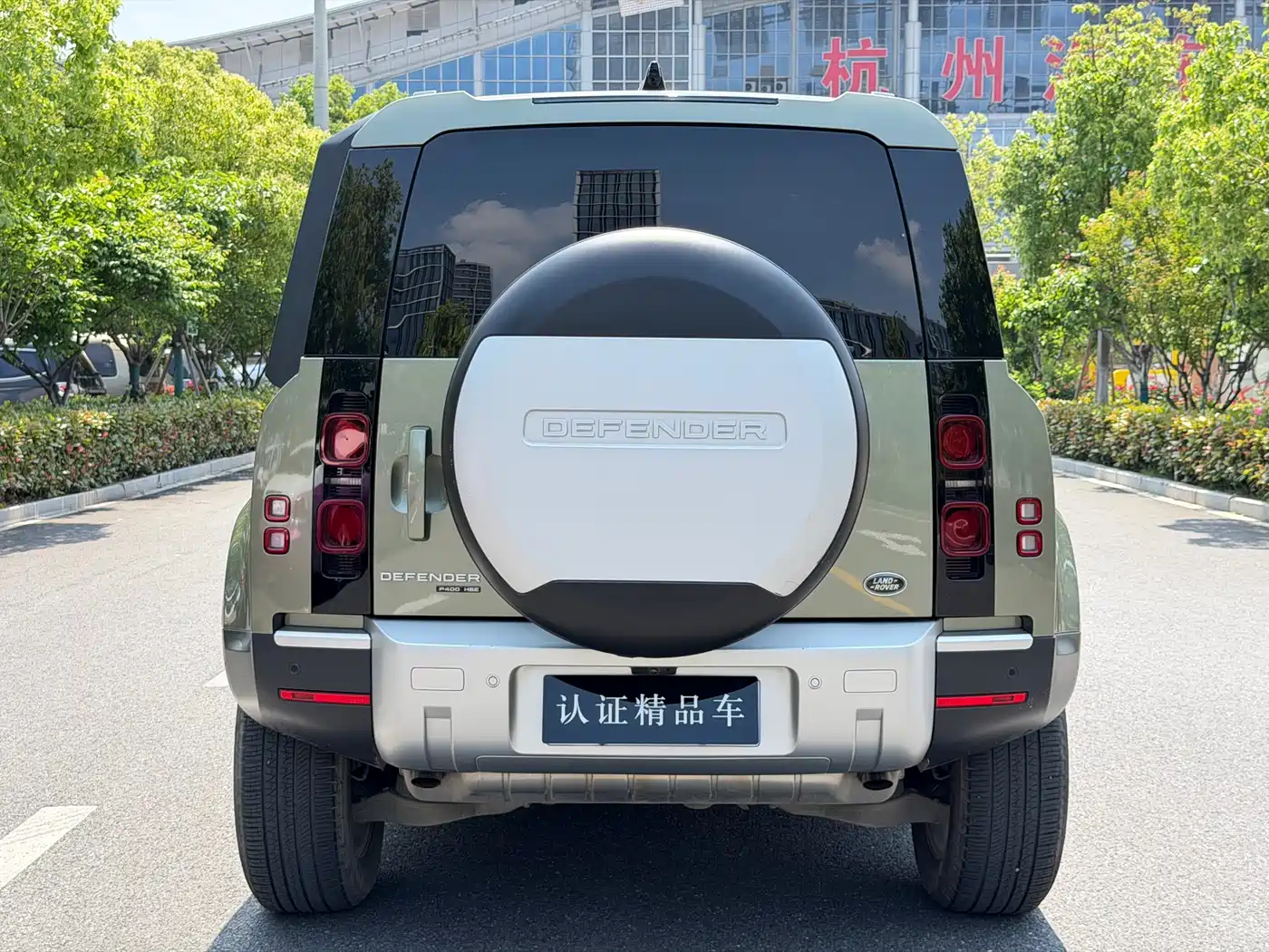 Land Rover Defender 2020 Model 110 P400 HSE фото 6