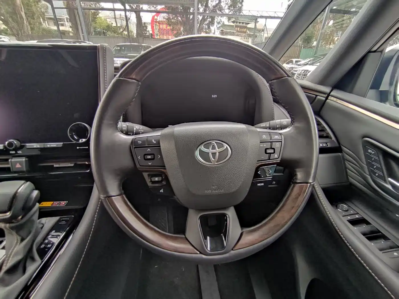 Toyota Alphard 2024 Hybrid 2.5L Ultimate Enjoyment Edition фото 6