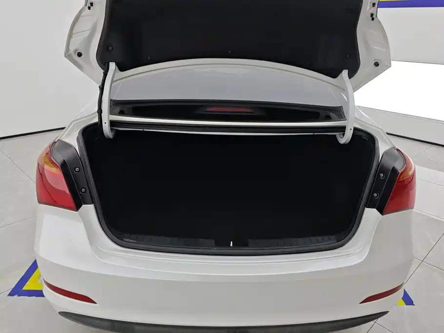 صورة 4 - Hyundai Mistra