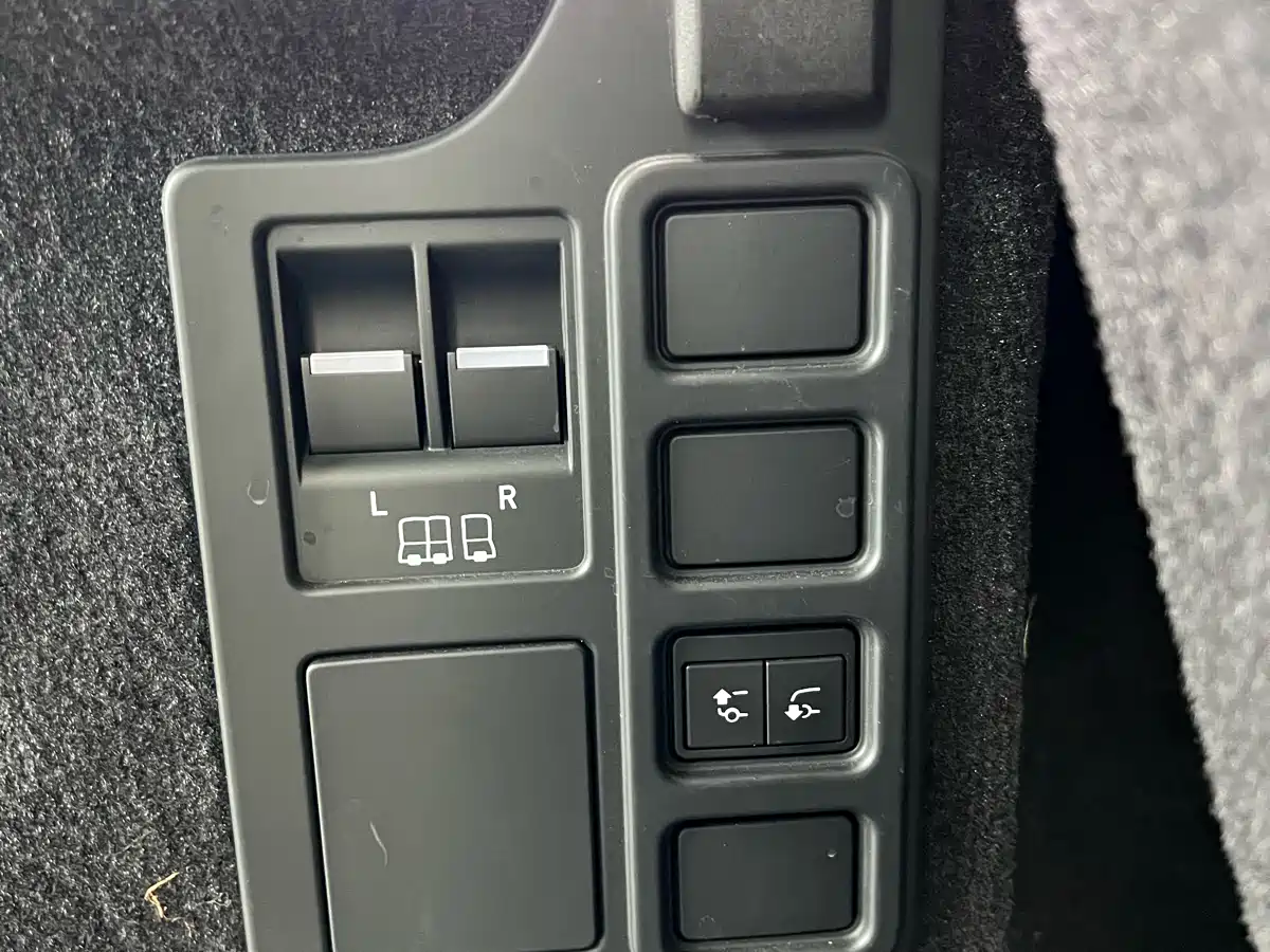 Land Rover Discovery 2024 Model 360PS S фото 33