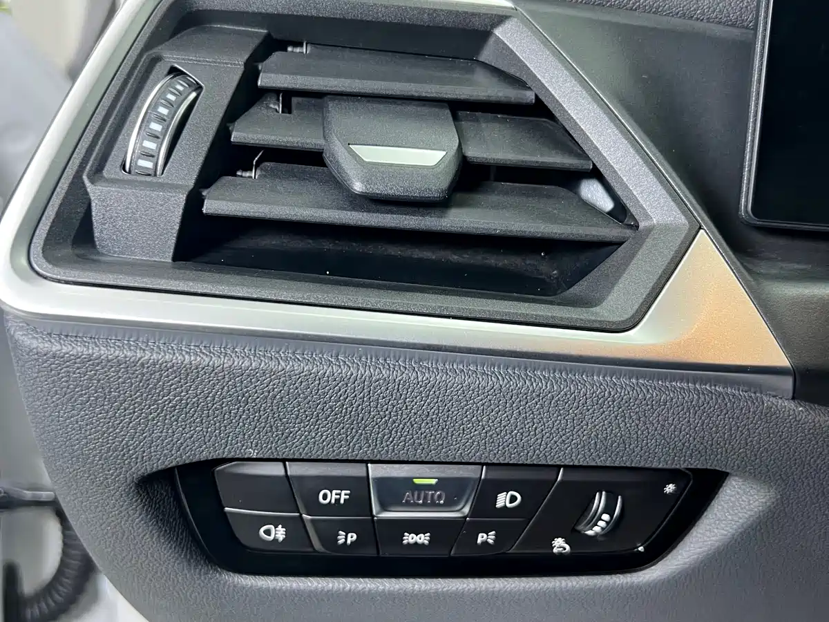 BMW 3 Series 2023 320Li M Sport Package фото 10