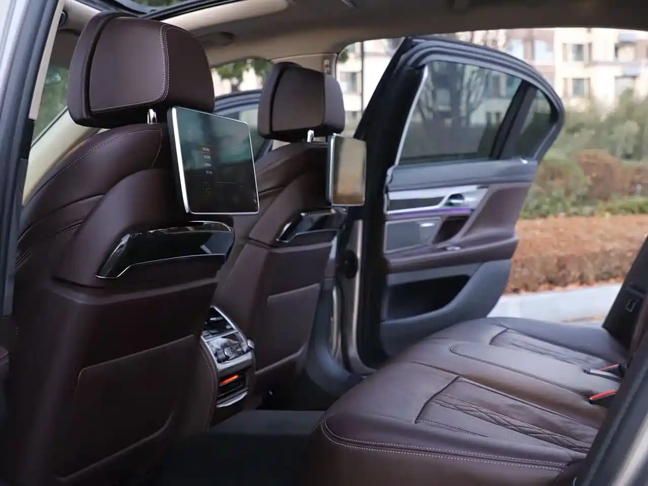 BMW 7 Series 2016 740Li Leading Edition фото 15