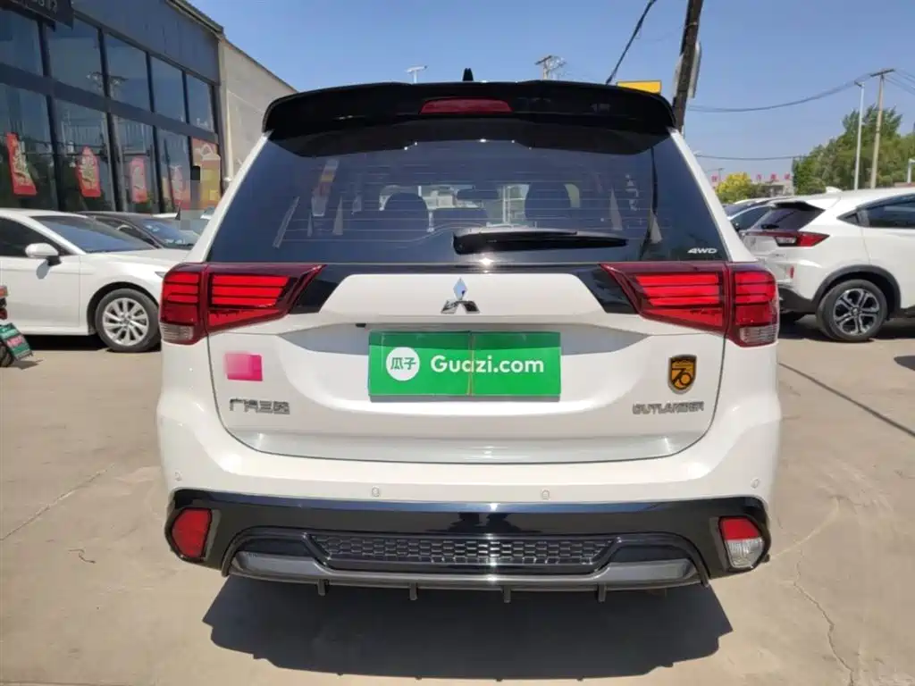 Mitsubishi Outlander 2021 2.4L 4WD Yaodong Edition 5-seater фото 6