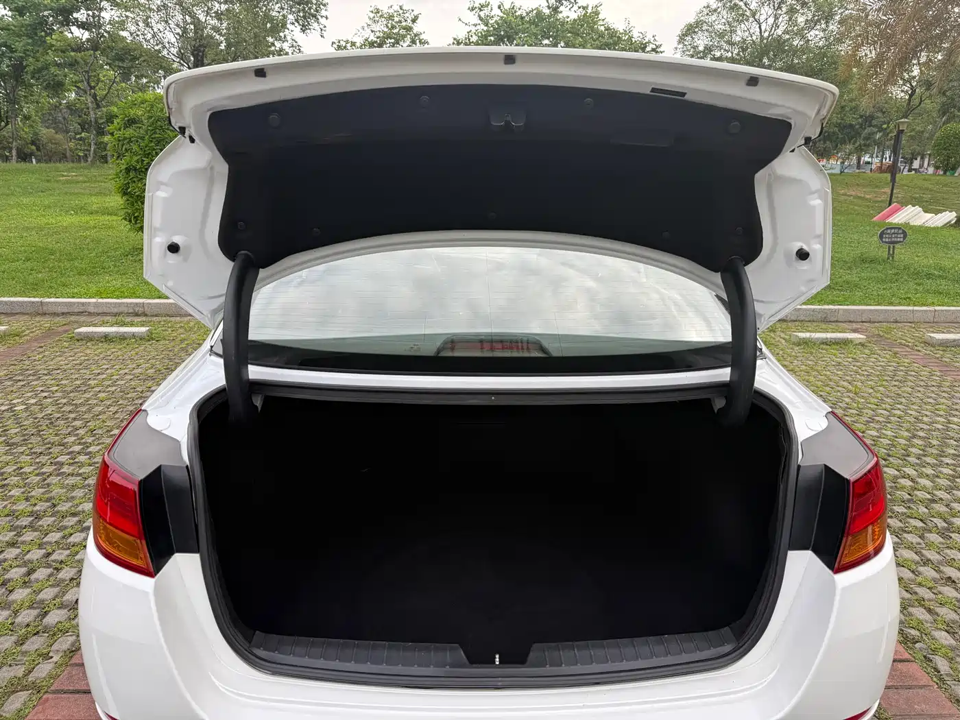 Kia K5 2014 2.0L Automatic LUXURY фото 30