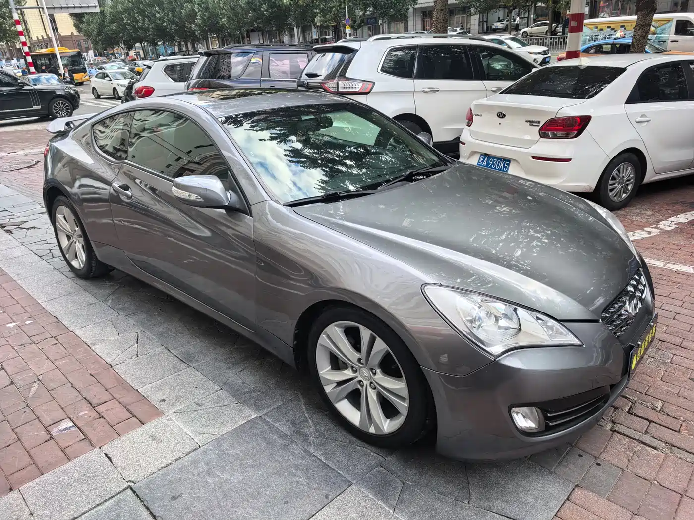 Hyundai Genesis Coupe 2009 2.0T Automatic Elegant Edition фото 3