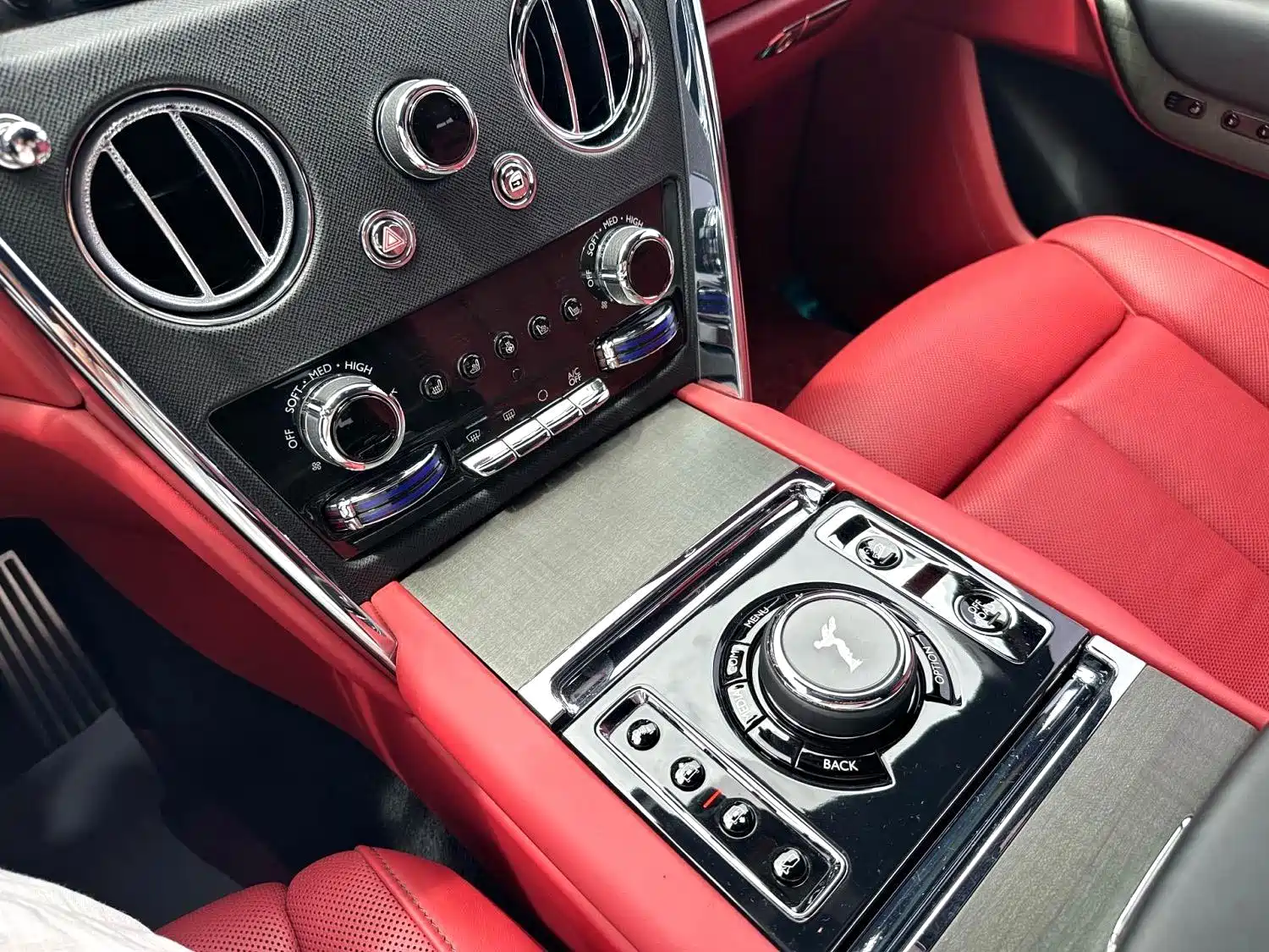 Фото 9 - Rolls-Royce Cullinan