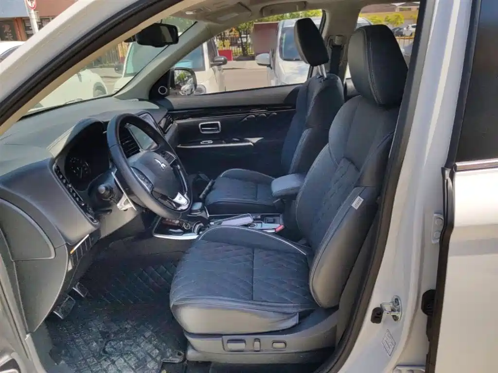 Mitsubishi Outlander 2021 2.4L 4WD Yaodong Edition 5-seater фото 15