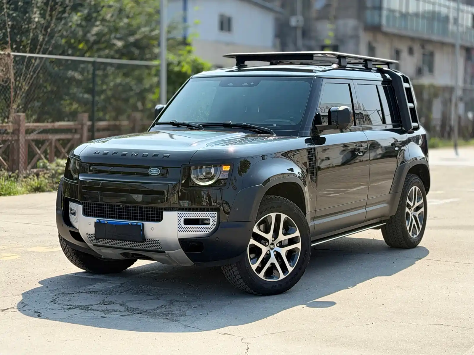 Photo 1 - Land Rover Defender